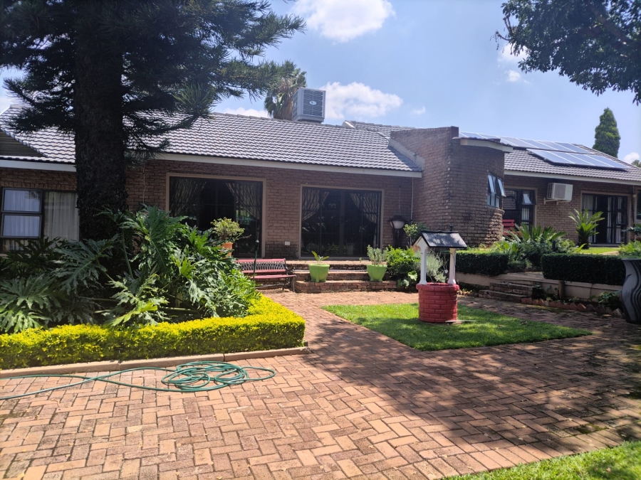 6 Bedroom Property for Sale in Cashan North West